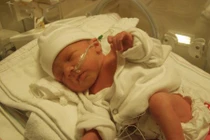 Trẻ sơ sinh gãy chân, tay ở Phụ sản HN: Lại gãy tay nữa!