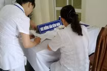 Khám sức khỏe “xịn” ở BV công cũng... loạn (3)