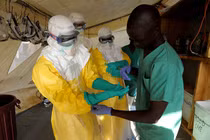 Chống Ebola, đừng cuống cuồng theo cách đồn thổi trên mạng