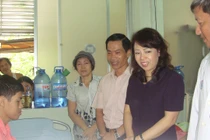 Bộ trưởng Y tế thăm con Chủ tịch huyện đảo Trường Sa