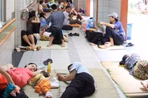 Điều trị sởi 7 ngày, 6 ngày ngủ ngoài hành lang viện