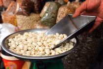 Phát khóc vì hạt dẻ cười gây ung thư