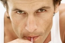 Tinh hoàn to, chạy lên bụng là bệnh gì?