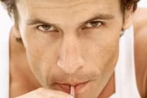 Tinh hoàn to, chạy lên bụng là bệnh gì?