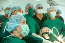 Niềm tin y đức sau “bão” 