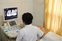 Thực hư bác sĩ công “ăn cắp” giờ để khám tư