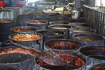 Sốc: Dầu ăn làm từ nước cống, rác thải tiêu thụ ở Việt Nam