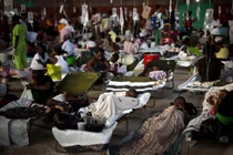 Truy tìm nguyên nhân dịch Ebola tăng nhanh như vũ bão