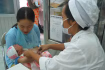 Công an điều tra vụ vắc xin làm trẻ tử vong