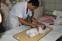 Cứu sống bé 3 tháng tuổi bị viêm cơ tim tối cấp