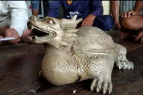 Tượng thú kỳ quái hình “long quy” ở biển Cà Mau bị tạm giữ