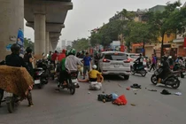 Ô tô đâm liên hoàn khiến 3 phụ nữ bị thương, nhiều phương tiện hư hỏng