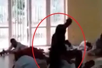 Thầy giáo dạy võ bằng cách “thượng cẳng chân, hạ cẳng tay” với nhiều học viên