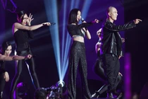 Vừa chia tay bạn trai đại gia Ngọc Trinh bị đồng nghiệp hỏi chuyện sinh con