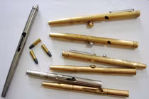 Bị chọc tức trên Facebook, người yêu mới nổ súng bắn "tình địch"