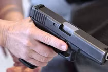 Bắt tạm giam đối tượng dùng súng bắn liên tiếp khách trong quán cà phê