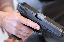 Bắt tạm giam đối tượng dùng súng bắn liên tiếp khách trong quán cà phê