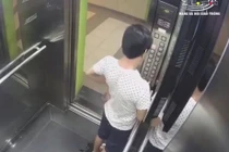 Người đàn ông tiểu bậy trong thang máy chung cư Thanh Lộc