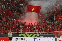 Việt Nam đấu Thái Lan: Có loại trừ được pháo sáng, cổ vũ quá khích?