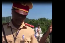 CSGT Phú Quốc không đeo thẻ, không có biển tên "bắt" người tham gia giao thông