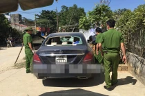 Bí ẩn xe Mercedes tiền tỷ vương vết máu bị bỏ ven đường