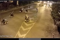 Bắt được nhóm đối tượng cầm dao, kiếm diễu hành trong đêm ở Hà Nội