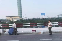 Tai nạn tại tầng hai sân bay Nội Bài: Mẹ tử vong, con bị gãy chân