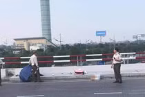 Tai nạn tại tầng hai sân bay Nội Bài: Mẹ tử vong, con bị gãy chân