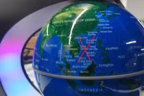 Địa cầu có đường lưỡi bò bán online: Xử lý chủ web Lazada, Sendo thế nào?