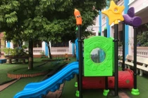 Vụ bé trai tử vong do kẹt đầu khi chơi cầu trượt: Triệu tập 3 cô giáo