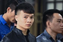 Khá "Bảnh" cười ngạo nghễ khi đến tòa nhưng lúc nghe tuyên án thì biến sắc