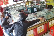 Cướp tiệm vàng nhan nhản: Thủ đoạn tinh vi, ra tay càng táo tợn