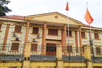 Bị truy nã 26 năm vẫn làm “quan” Cao Phong: Hồ sơ nhân sự “lọt” vào toà án thế nào?