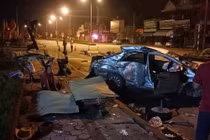 Video cảnh xe khách tông móp đầu ô tô khiến 3 người chết ở Nghệ An