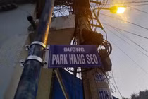 “Đường Park Hang-seo” ở TP HCM: Fan yêu mến... vẫn phải xử nghiêm “kẻ” manh động?