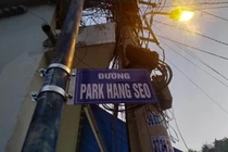 “Đường Park Hang-seo” ở TP HCM: Fan yêu mến... vẫn phải xử nghiêm “kẻ” manh động?
