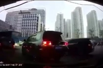 Công nghệ đổi biển xe Toyota Land Cruiser trắng sang xanh: Mua dễ hơn rau, bán có hợp pháp?