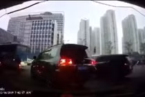 Công nghệ đổi biển xe Toyota Land Cruiser trắng sang xanh: Mua dễ hơn rau, bán có hợp pháp?