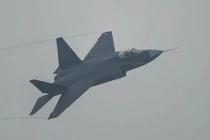 Không tin nổi tầm bắn tên lửa đối không PL-15 Trung Quốc