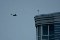 Ukraine ồ ạt tập kích quy mô lớn, hàng không Nga gián đoạn