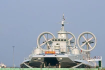 Trung Quốc sắp có 4 siêu tàu đổ bộ đệm khí Zubr