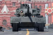 Phương Tây mỉa mai vũ khí của Nga chỉ dùng để duyệt binh