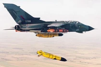 Siêu tên lửa Storm Shadow lần đầu xuất kích đánh IS