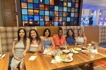 Chàng trai 30 tuổi sống cùng 5 người vợ, không ngại cưới thêm