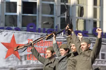 Quốc gia bị bao quanh bởi 8 nước NATO, nhưng vẫn kiên quyết ủng hộ Nga