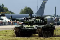 Vì sao Czech “ngậm bồ hòn làm ngọt” mua Leopard thay T-72?