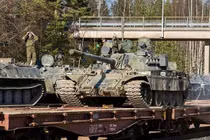 Ảnh: Mỹ tập trận ầm ầm sát Nga ngay ngày 9/5