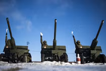 Ảnh lạ pháo chống tăng Zis-3 Nga...bắn pháo hoa