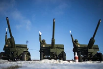 Ảnh lạ pháo chống tăng Zis-3 Nga...bắn pháo hoa