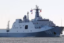 Chỉ mặt tàu chiến nguy hiểm không kém tàu sân bay của Trung Quốc